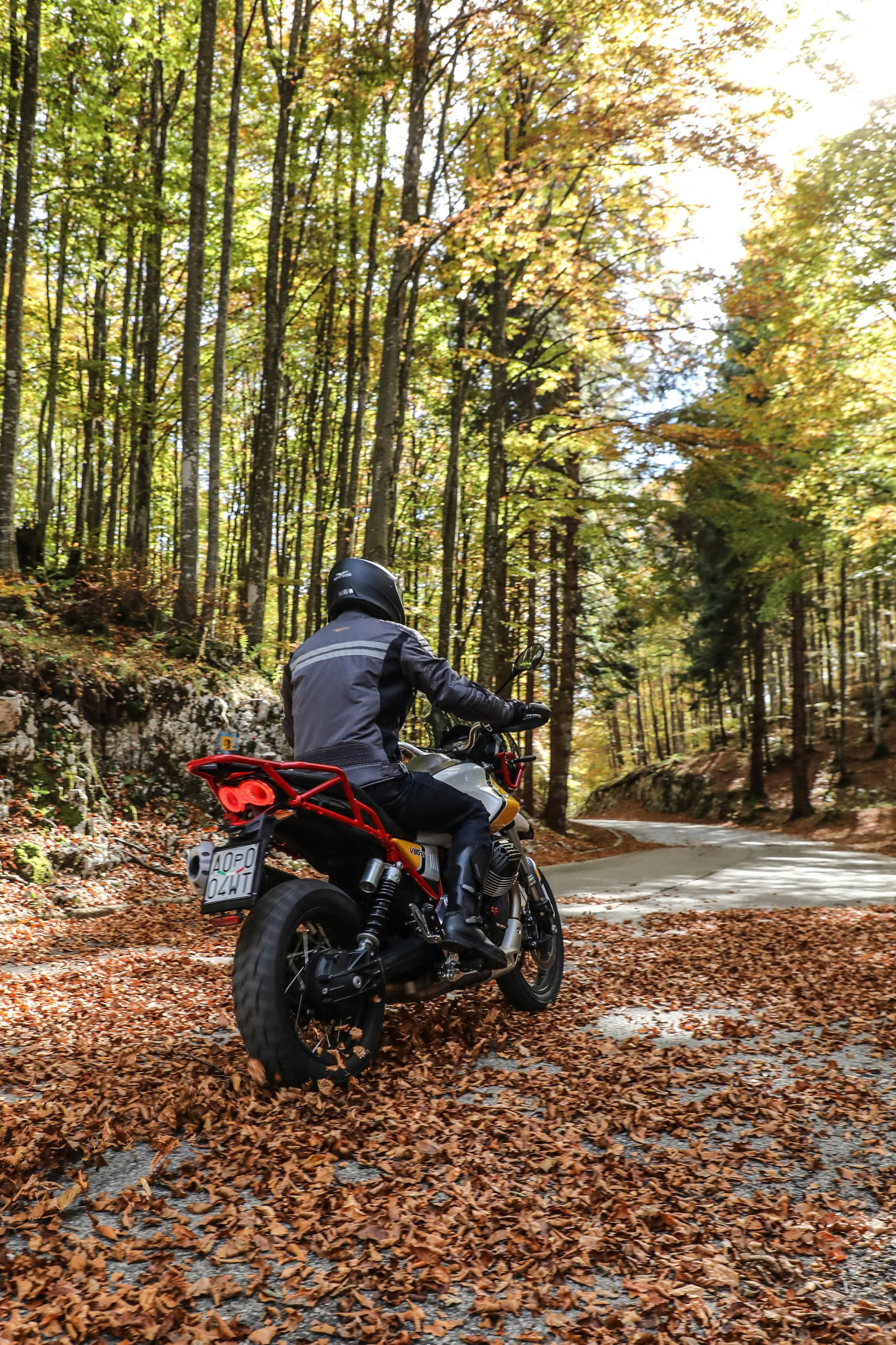 50 Moto Guzzi V85 Tt