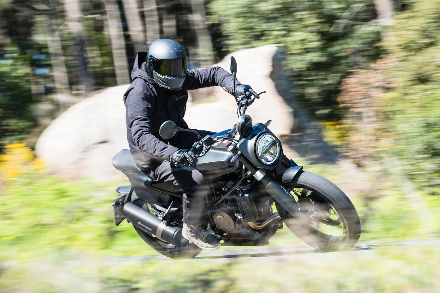 57662 Svartpilen 701 2019 Action