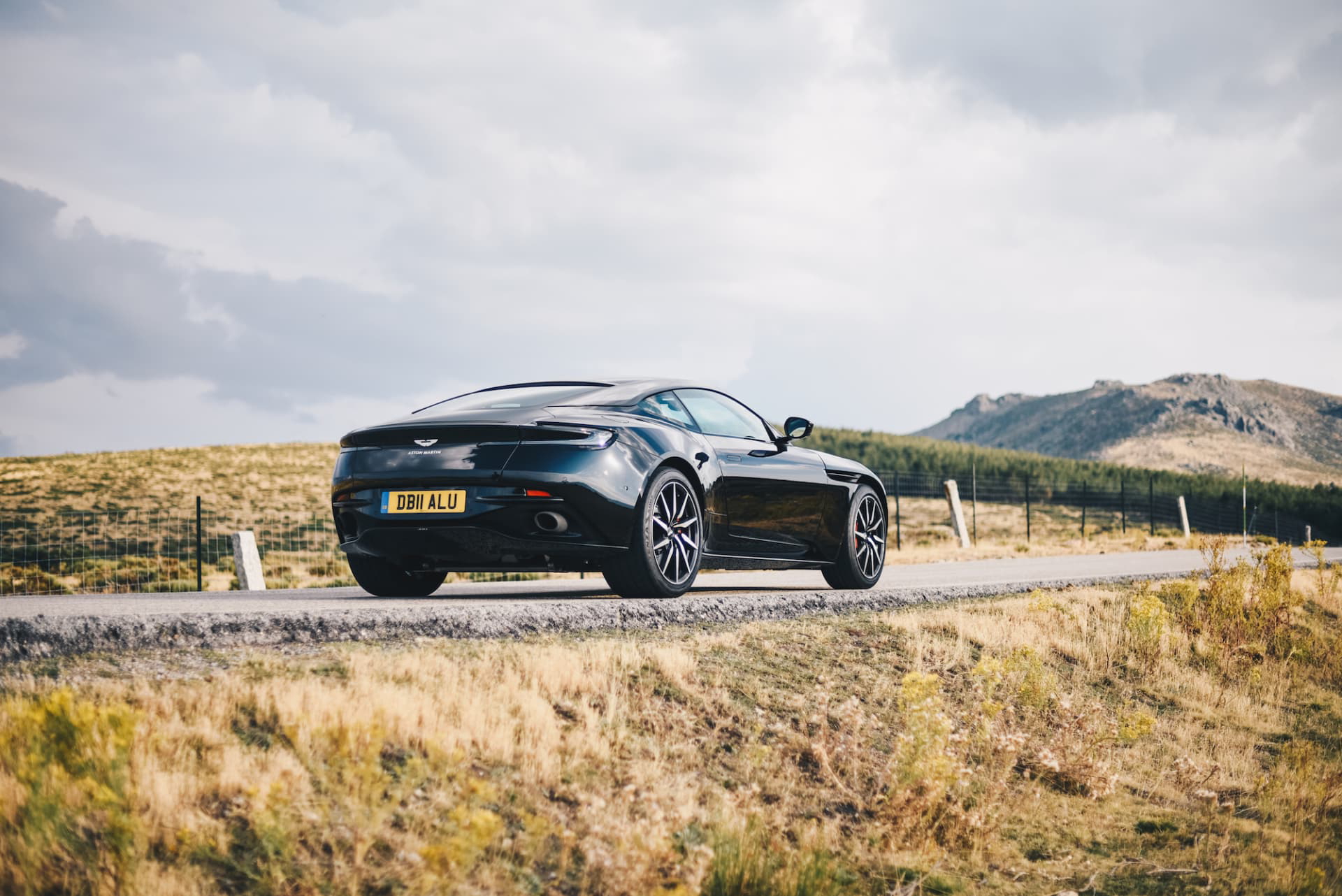 Aston Martin Db 11 Dm 4