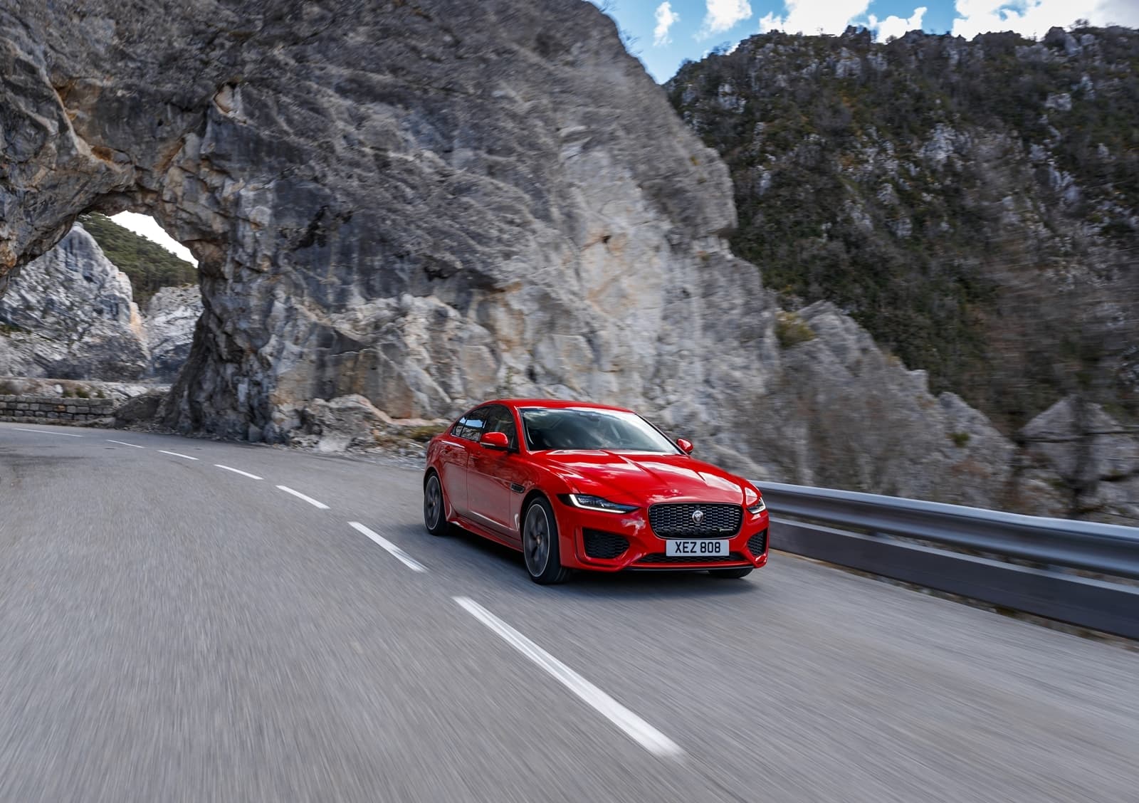 Jaguar Xe 2020 0419 015