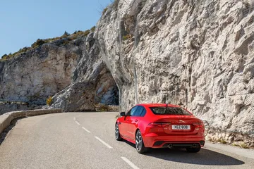 Jaguar Xe 2020 0419 021