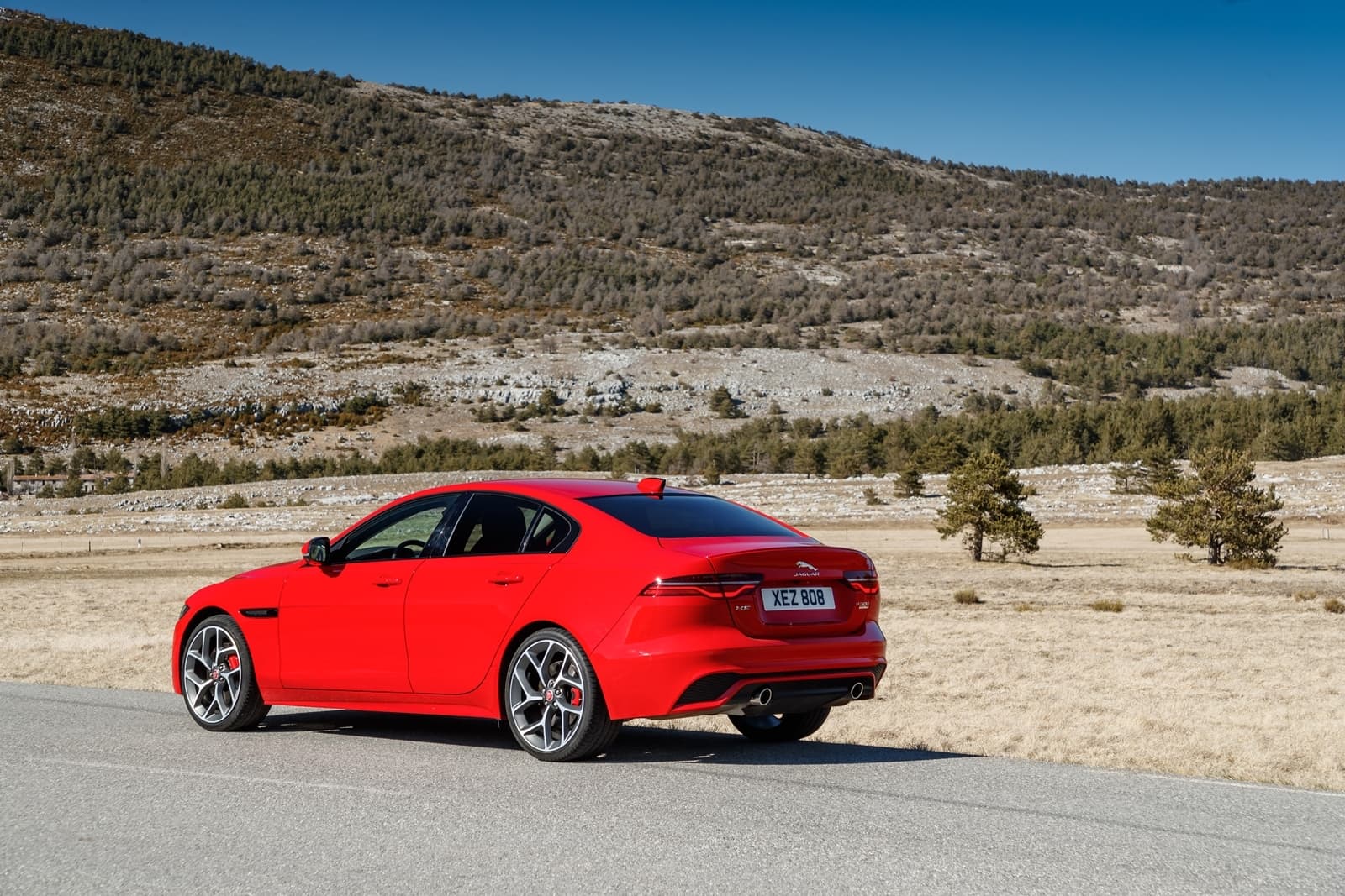 Jaguar Xe 2020 0419 023