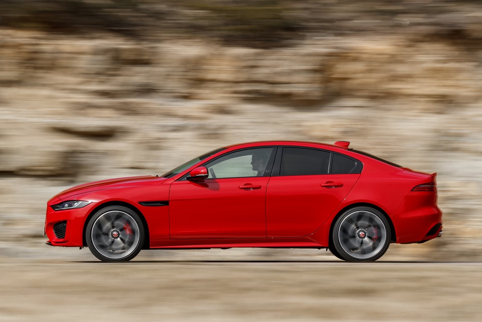 Jaguar Xe 2020 0419 026
