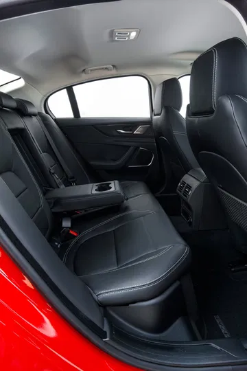 Jaguar Xe 2020 0419 041