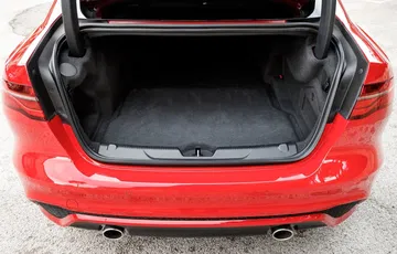 Jaguar Xe 2020 0419 046