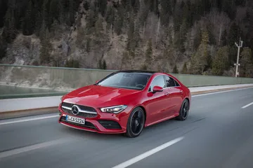 Mercedes Cla 2019 Rojo Prueba 44