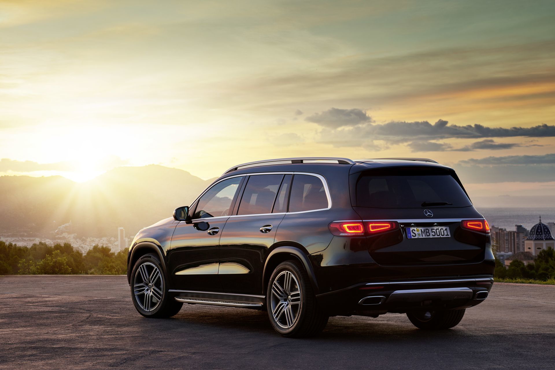Der Neue Mercedes Benz Gls: Die S Klasse Unter Den Suv The New Mercedes Benz Gls: The S Class Of Suvs