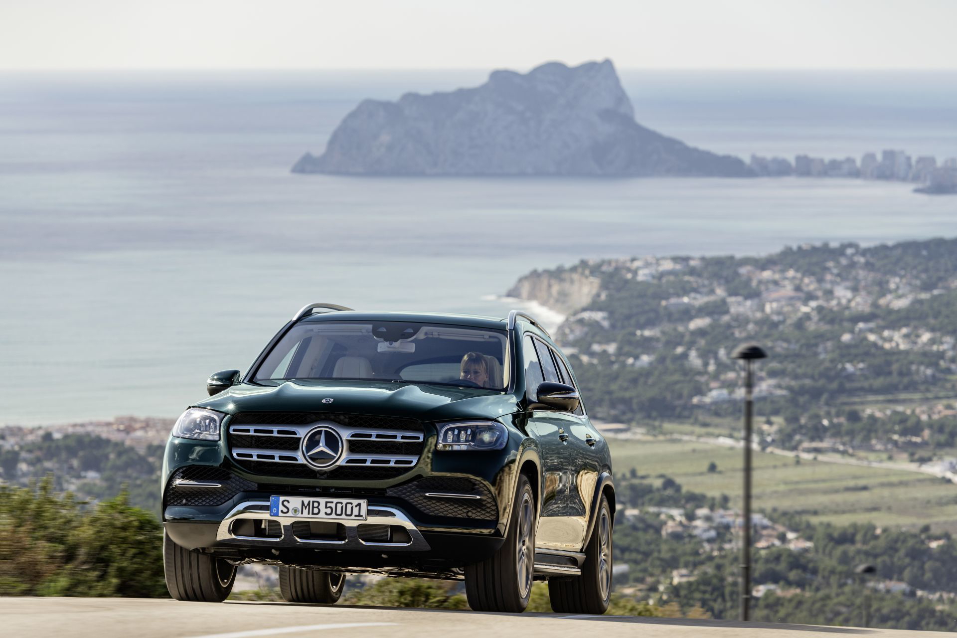 Der Neue Mercedes Benz Gls: Die S Klasse Unter Den Suv The New Mercedes Benz Gls: The S Class Of Suvs