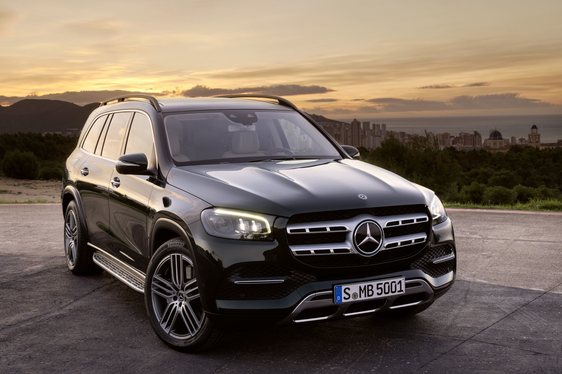 Der Neue Mercedes Benz Gls: Die S Klasse Unter Den Suv The New Mercedes Benz Gls: The S Class Of Suvs