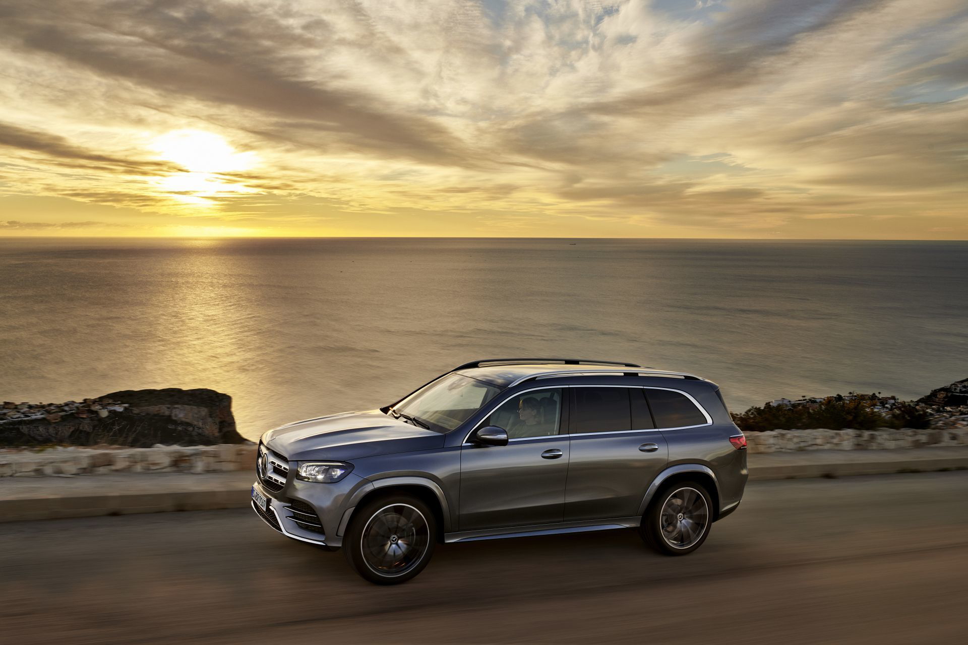 Der Neue Mercedes Benz Gls: Die S Klasse Unter Den Suv The New Mercedes Benz Gls: The S Class Of Suvs