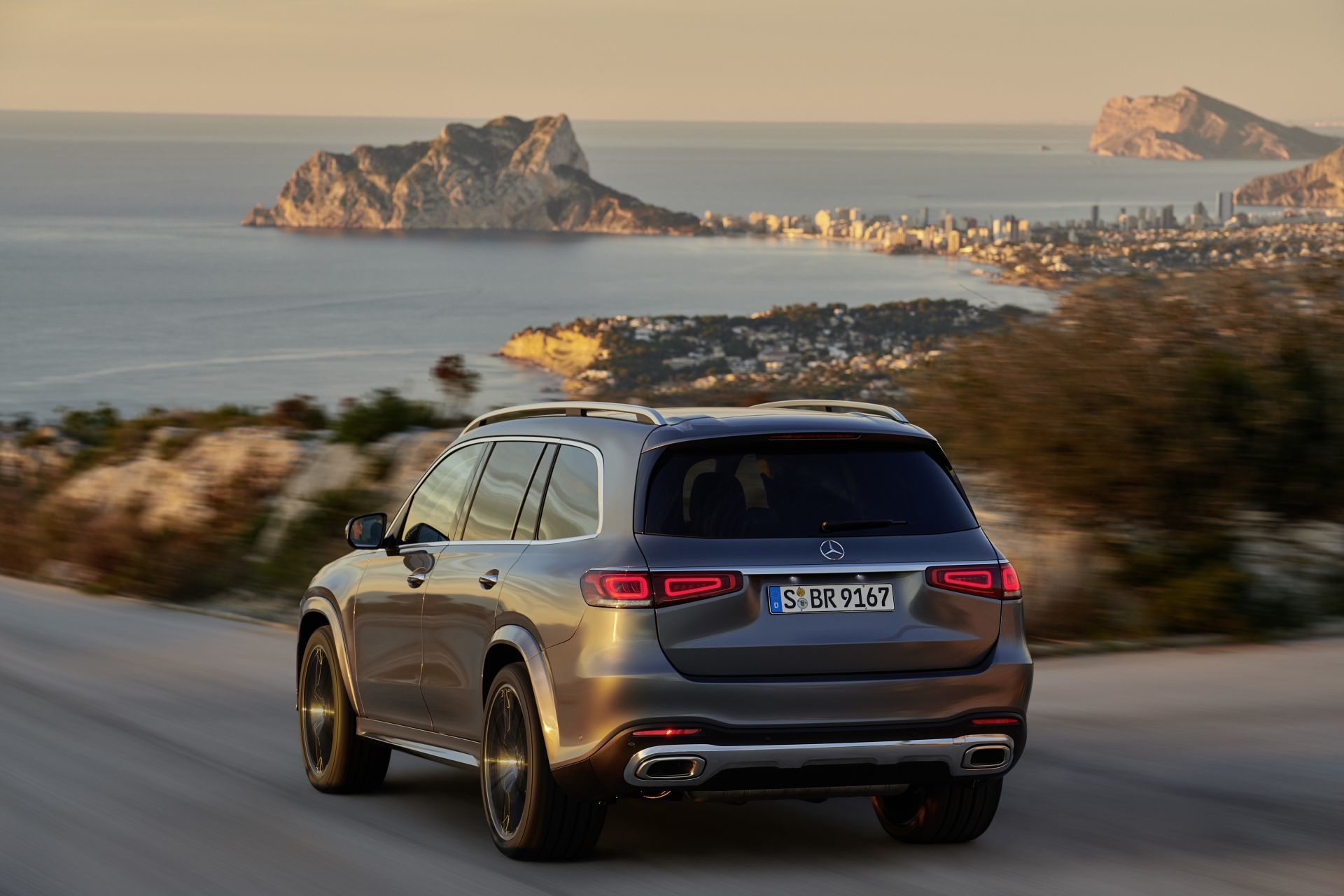 Der Neue Mercedes Benz Gls: Die S Klasse Unter Den Suv The New Mercedes Benz Gls: The S Class Of Suvs