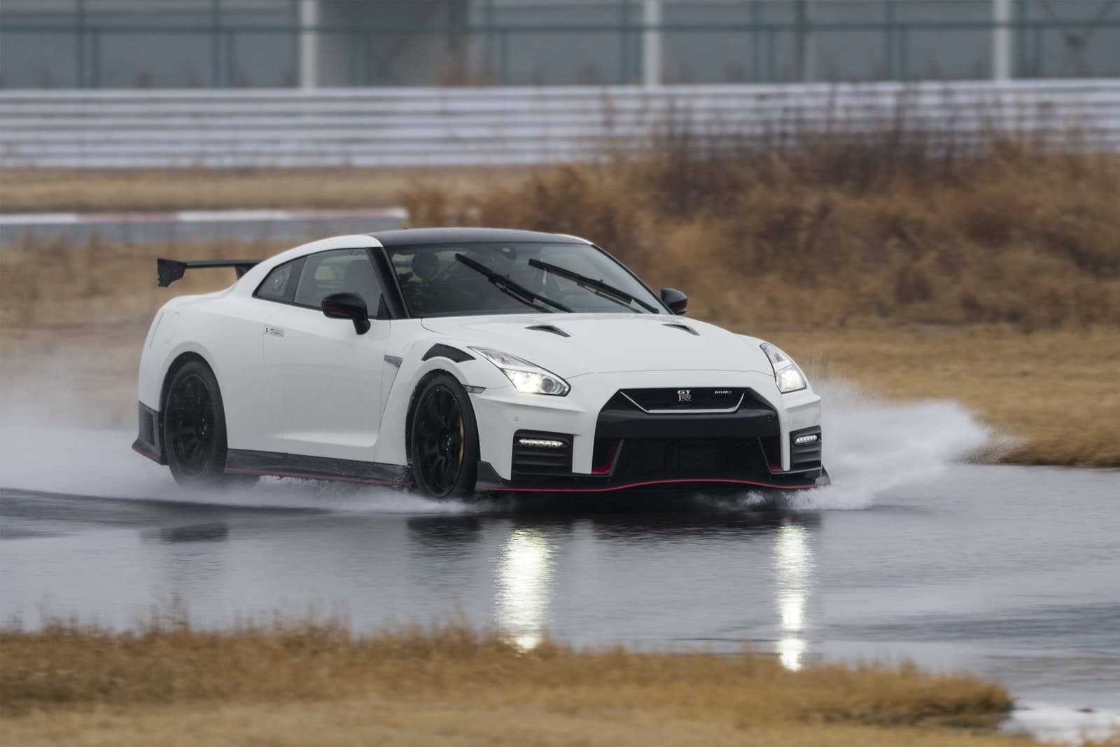 nissan-gt-r-nismo-2020-0419-016.jpg