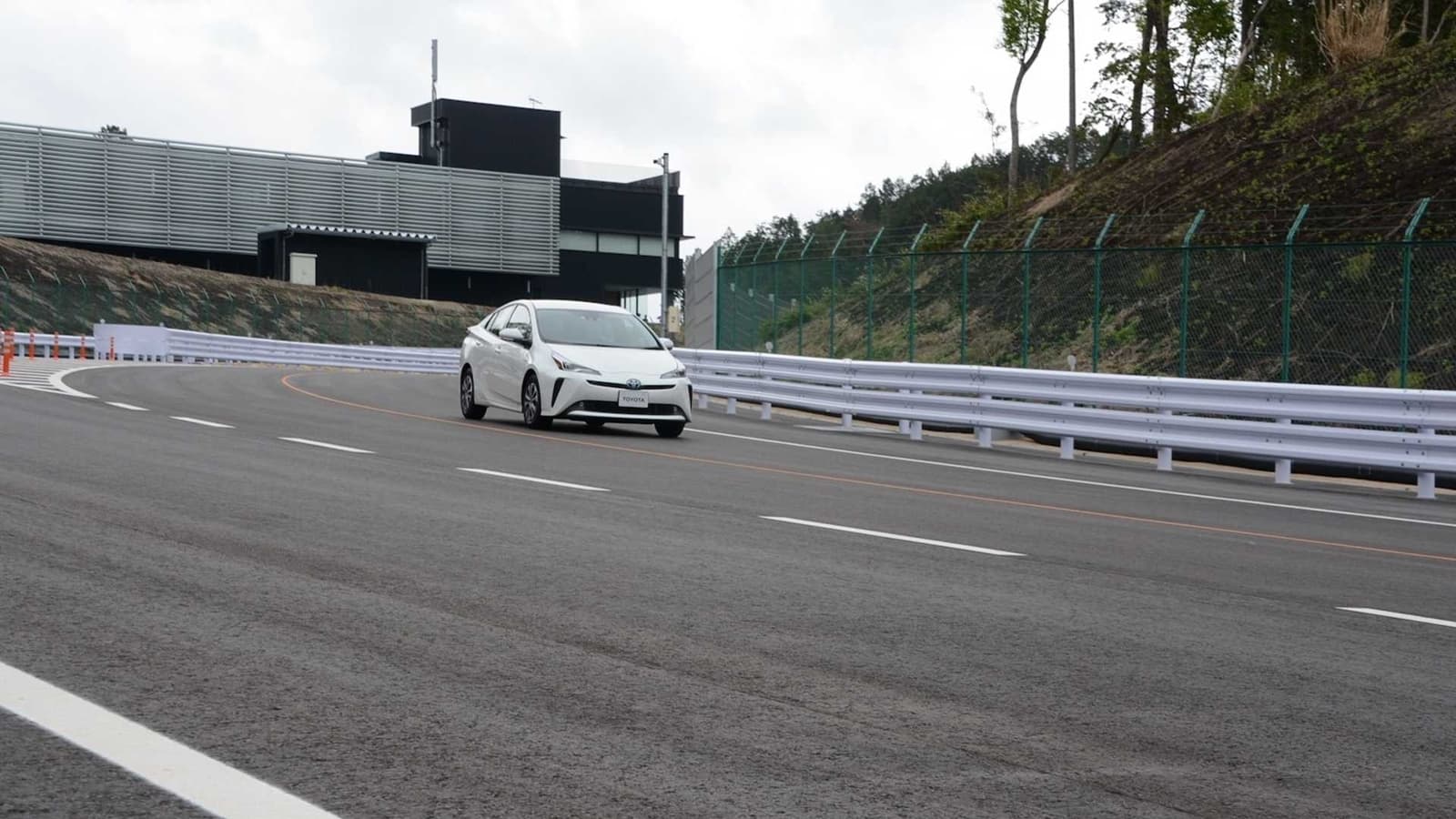 Toyota Centro Pruebas Nurburgring Japon 0419 002