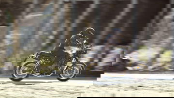 2019 Yamaha Xs700scr Eu Tech Black Action 001 03