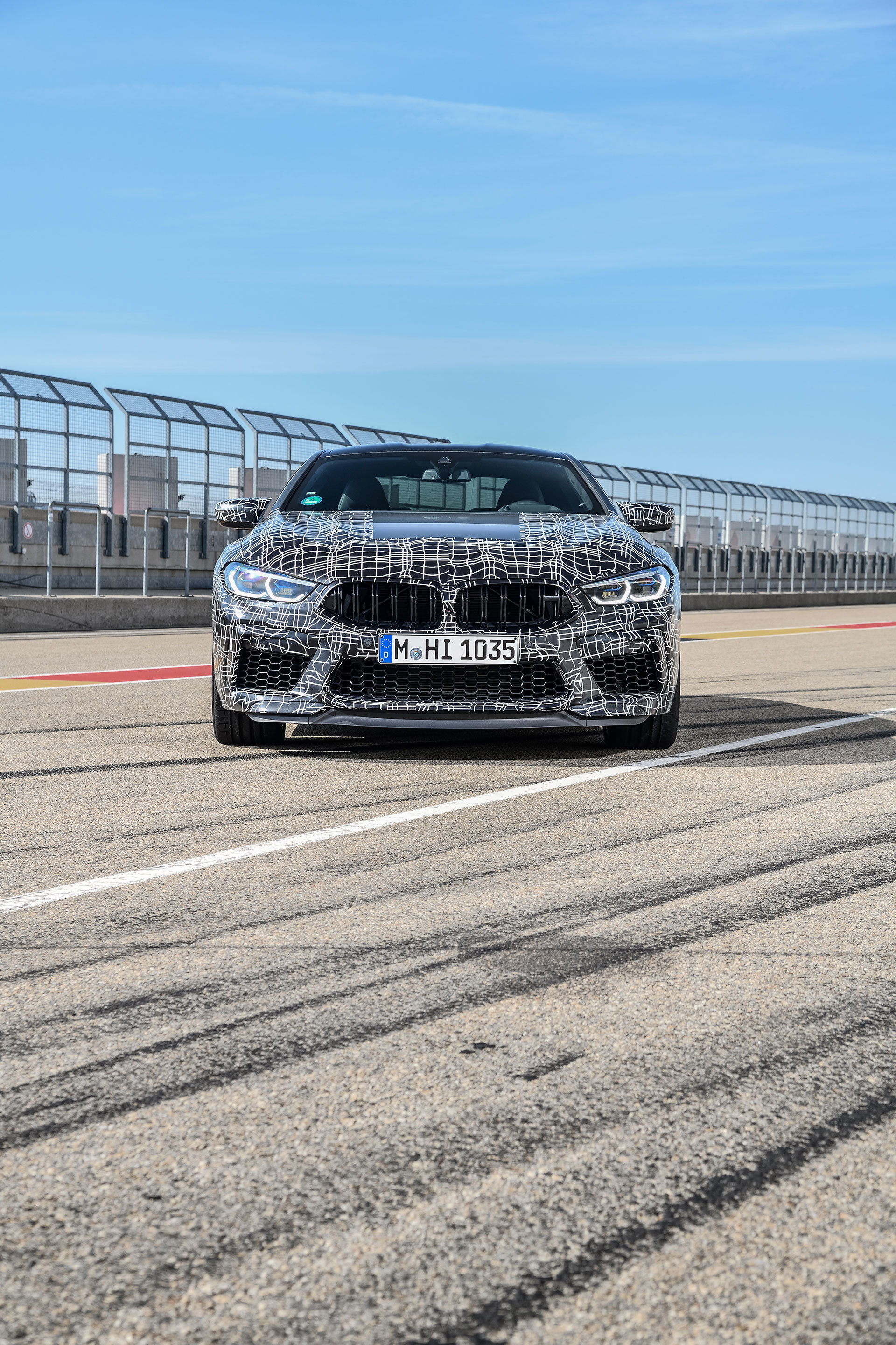Bmw M8 2019 Camuflado Modos Frenos 01
