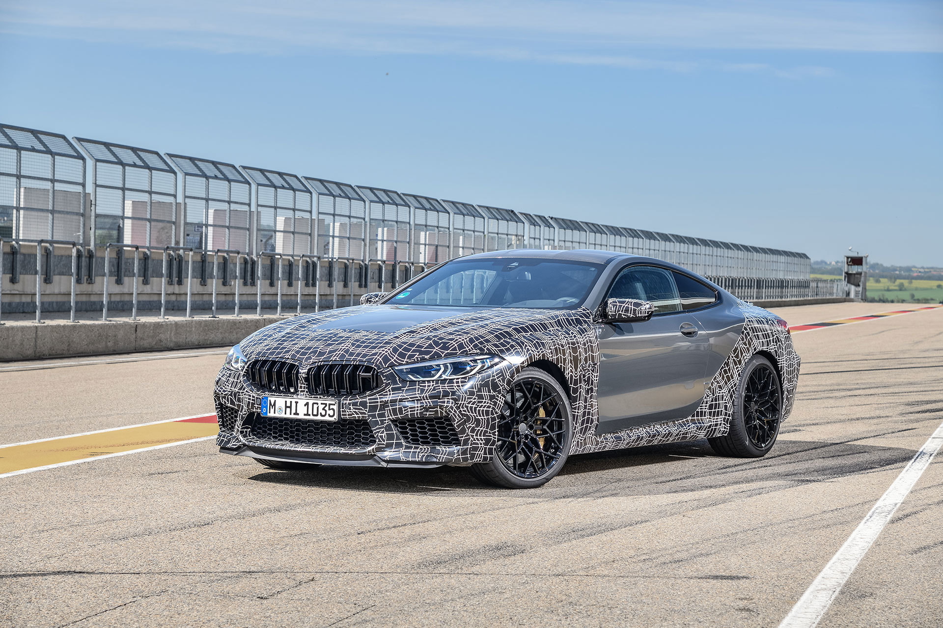 Bmw M8 2019 Camuflado Modos Frenos 03