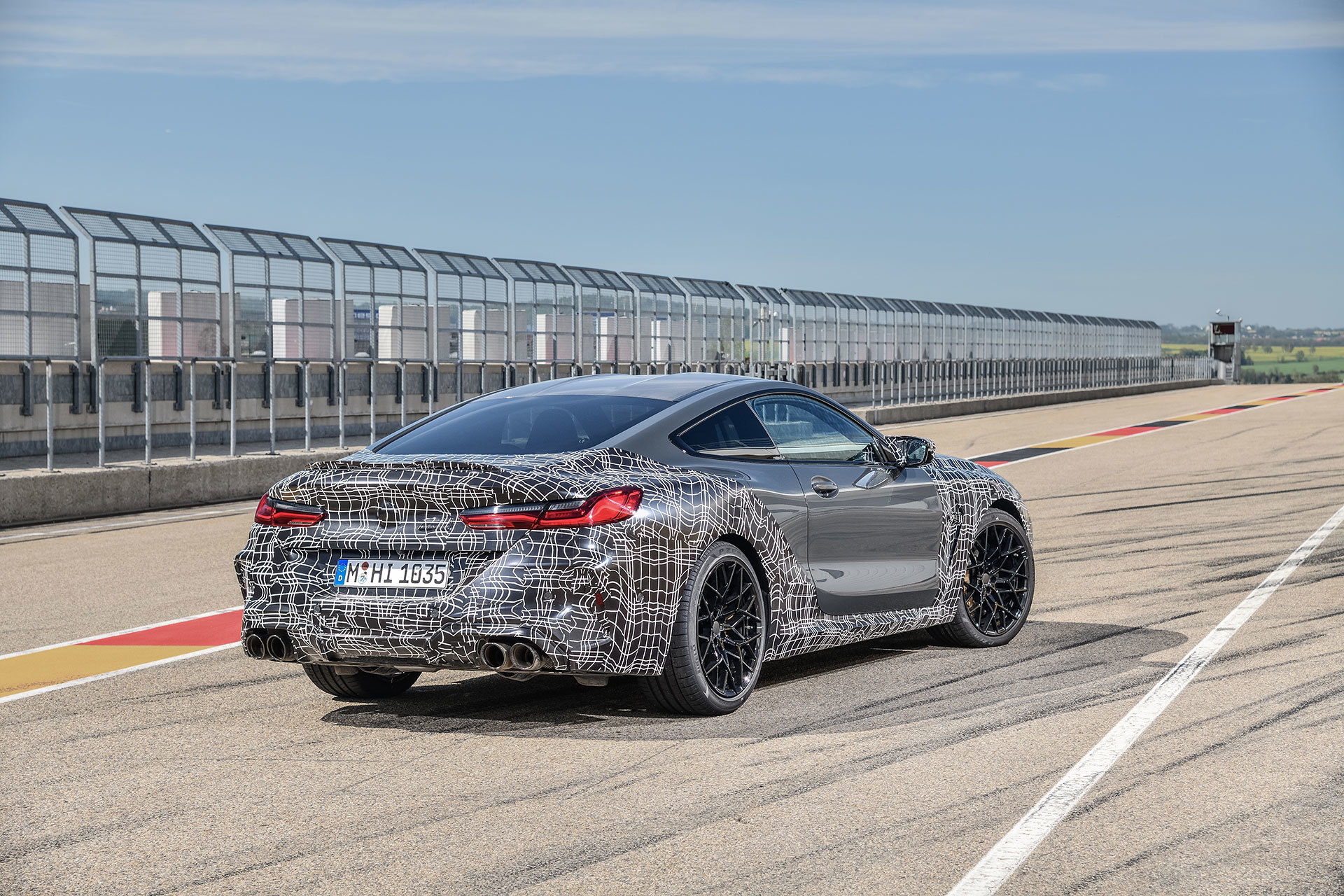 Bmw M8 2019 Camuflado Modos Frenos 04