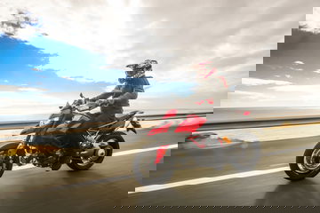 Ducati Hypermotard 950 Action 00 Uc70359 Mid