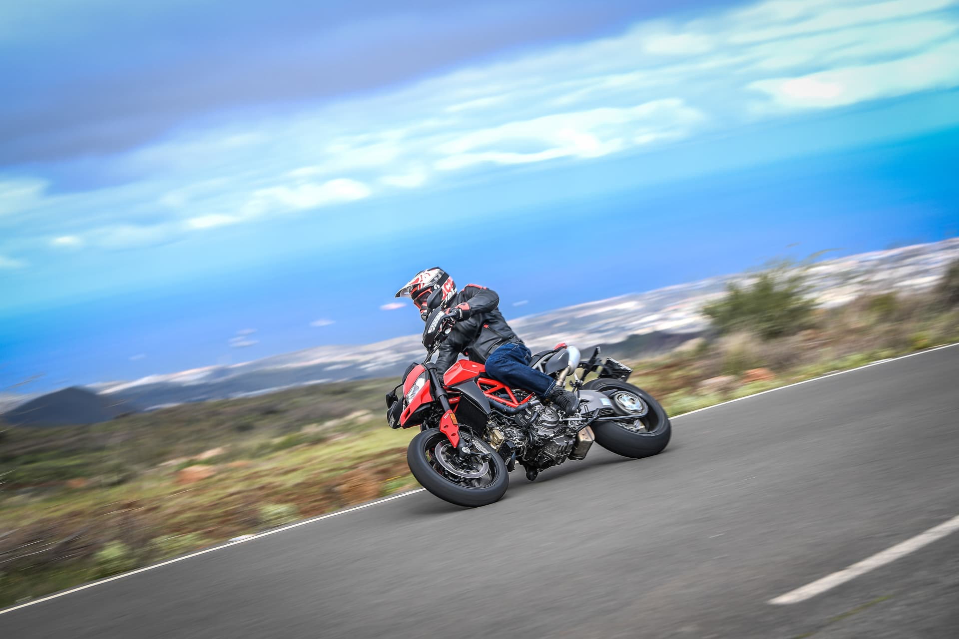 Ducati Hypermotard 950 Action 06 Uc70348 Mid