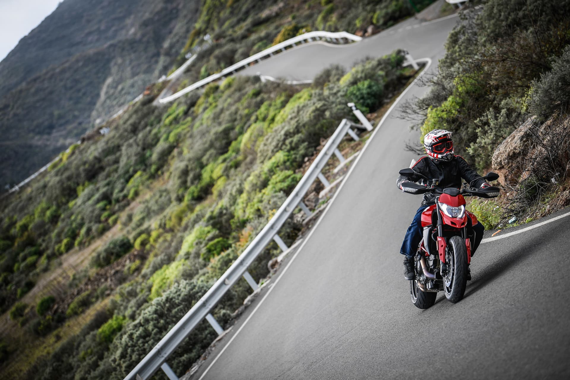 Ducati Hypermotard 950 Action 07 Uc70346 Mid