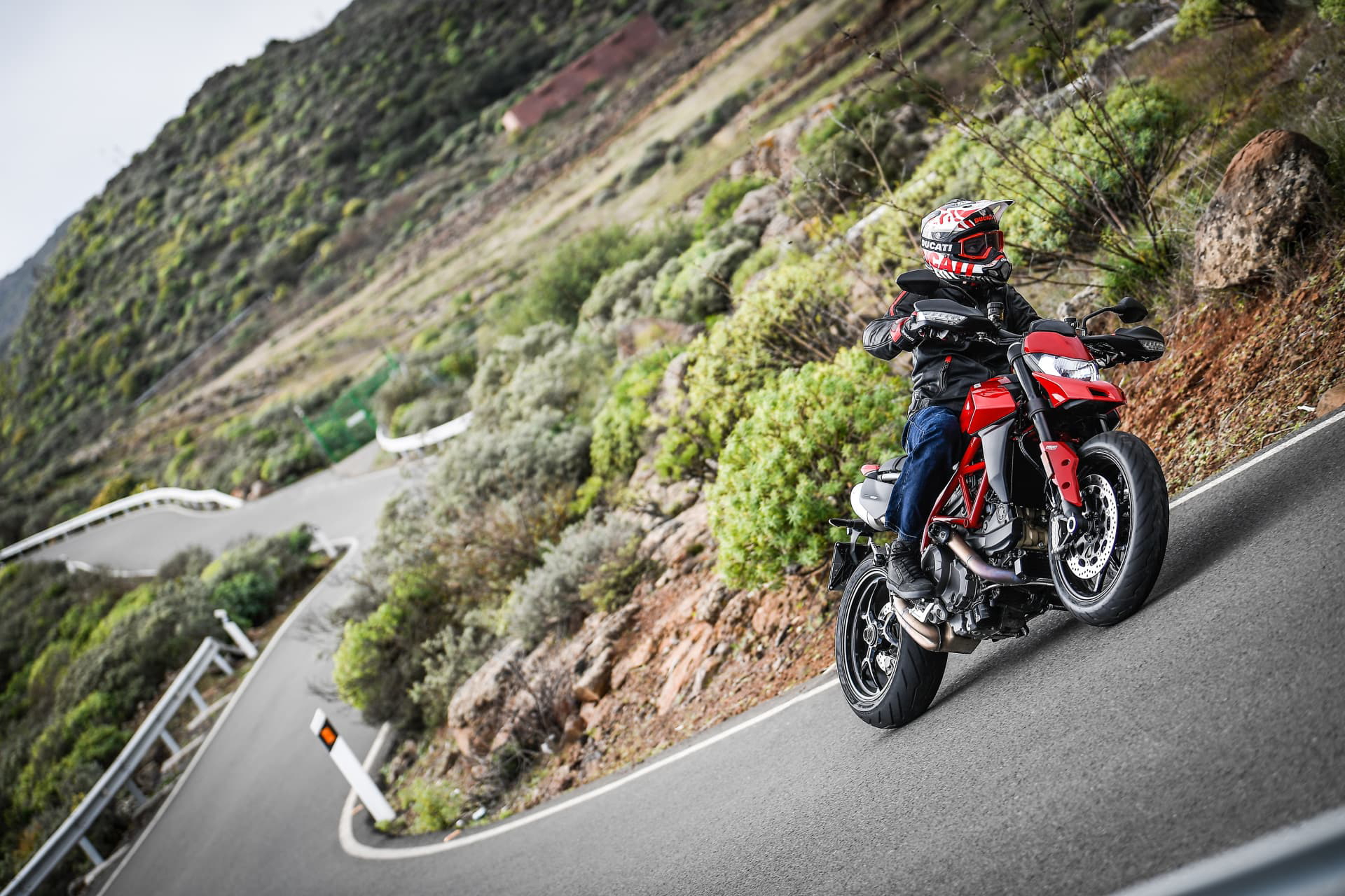 Ducati Hypermotard 950 Action 08 Uc70349 Mid