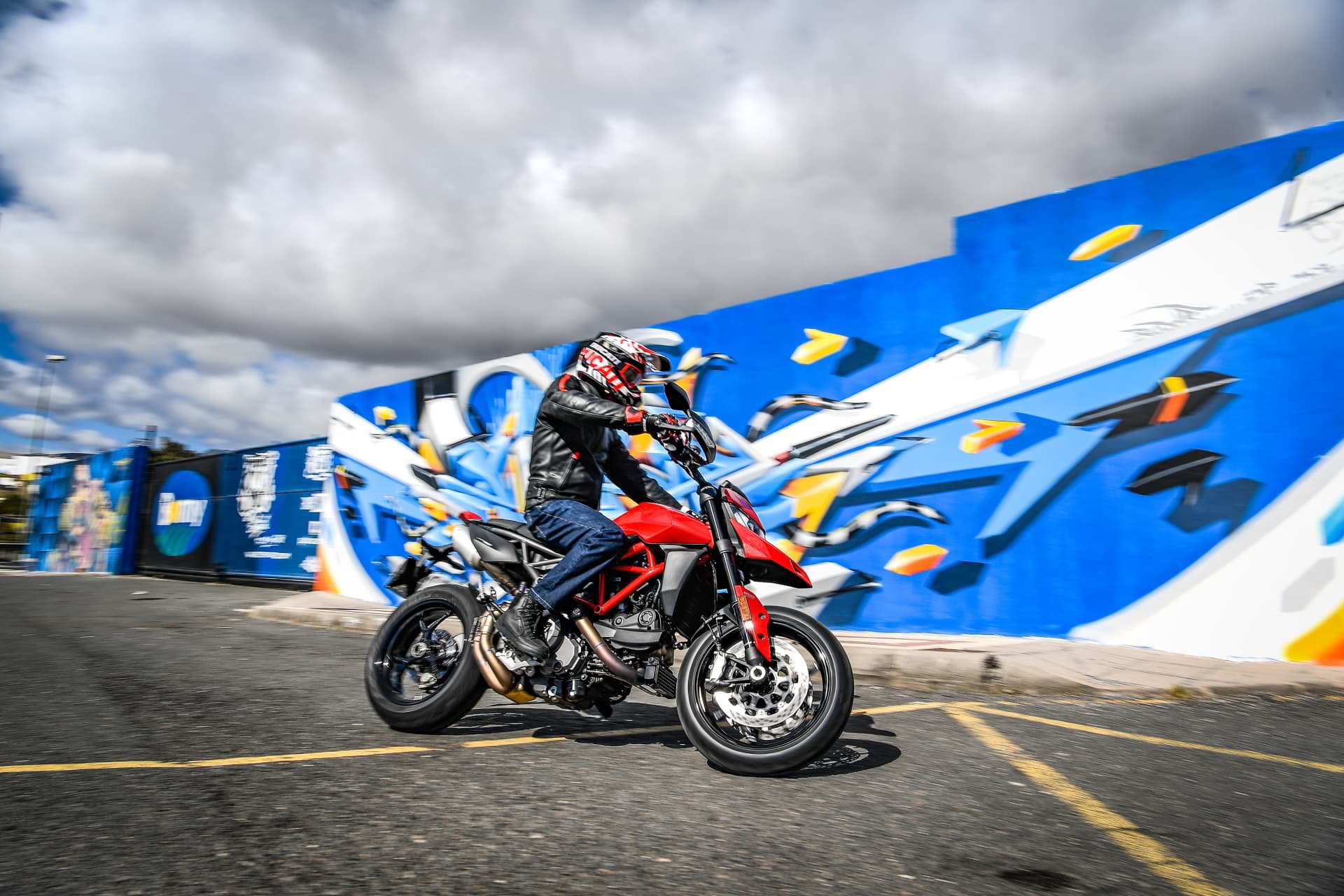 Ducati Hypermotard 950 Action 10 Uc70352 Mid