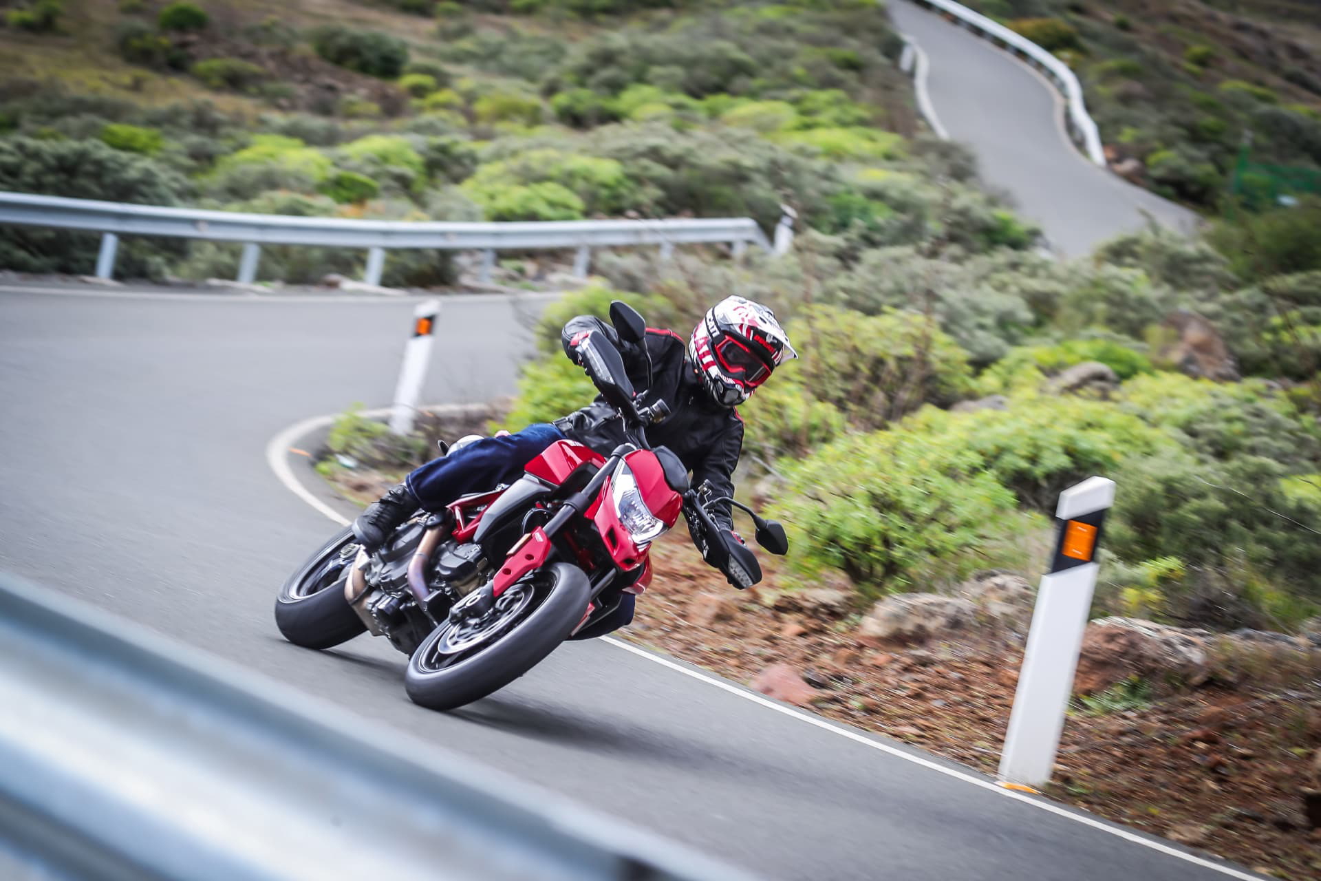 Ducati Hypermotard 950 Action 15 Uc70356 Mid