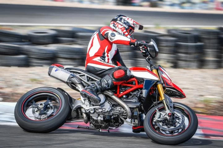 Ducati Hypermotard 950 Sp Performance 01 Uc70345 Mid