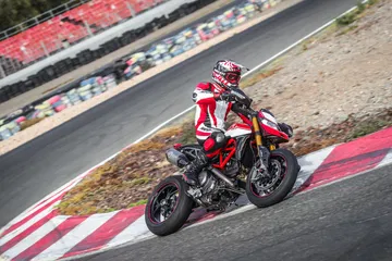 Ducati Hypermotard 950 Sp Performance 10 Uc70339 Mid