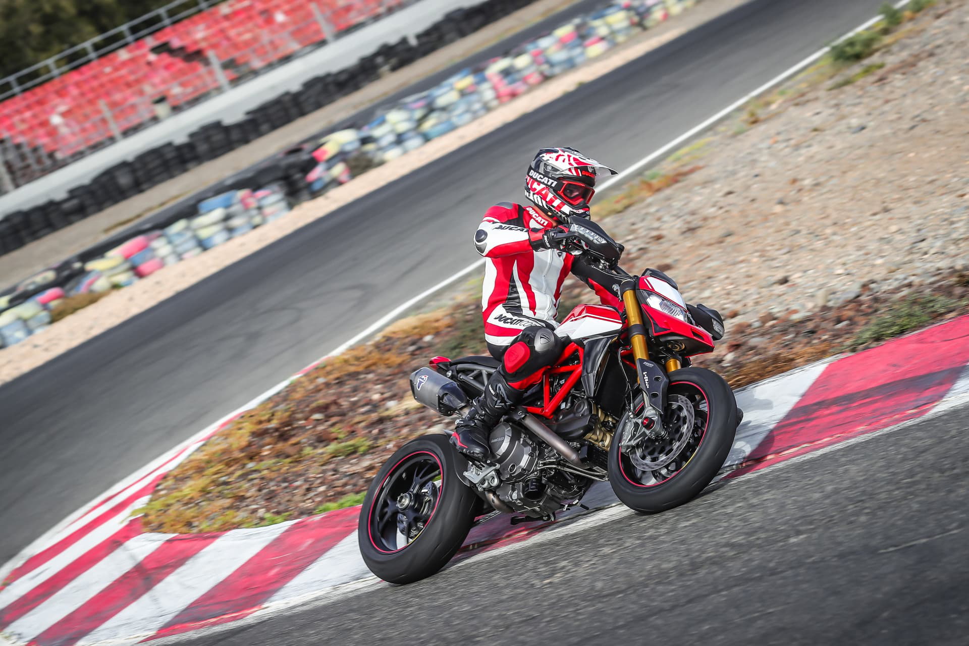 Ducati Hypermotard 950 Sp Performance 10 Uc70339 Mid