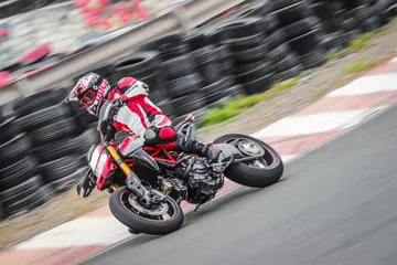 Ducati Hypermotard 950 Sp Performance 13 Uc70343 Mid