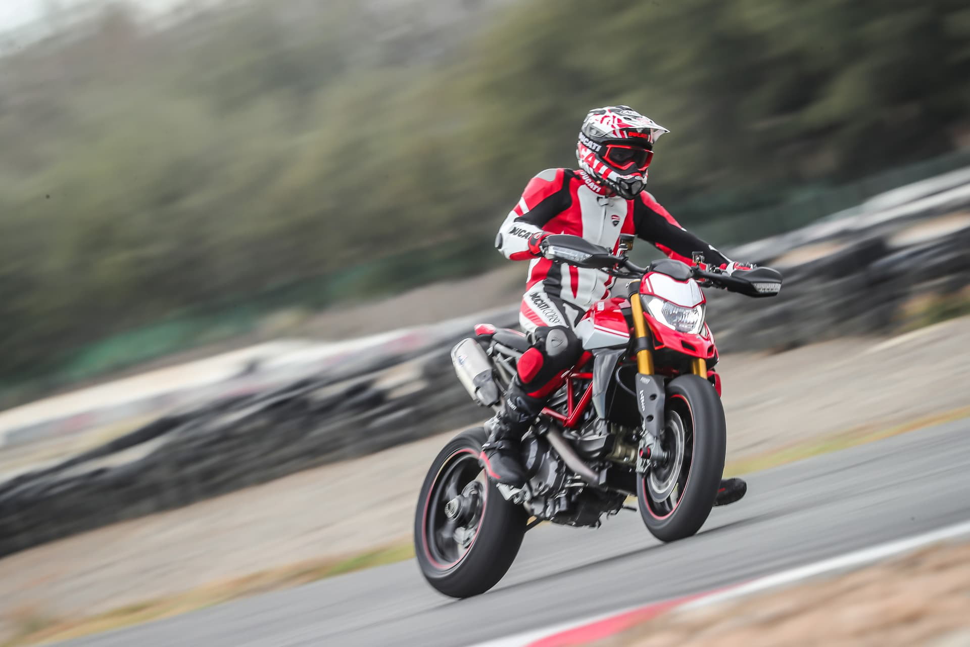 Ducati Hypermotard 950 Sp Performance 14 Uc70342 Mid