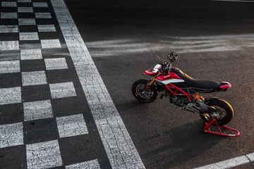 Ducati Hypermotard 950 Sp Static 00 Uc70302 Mid