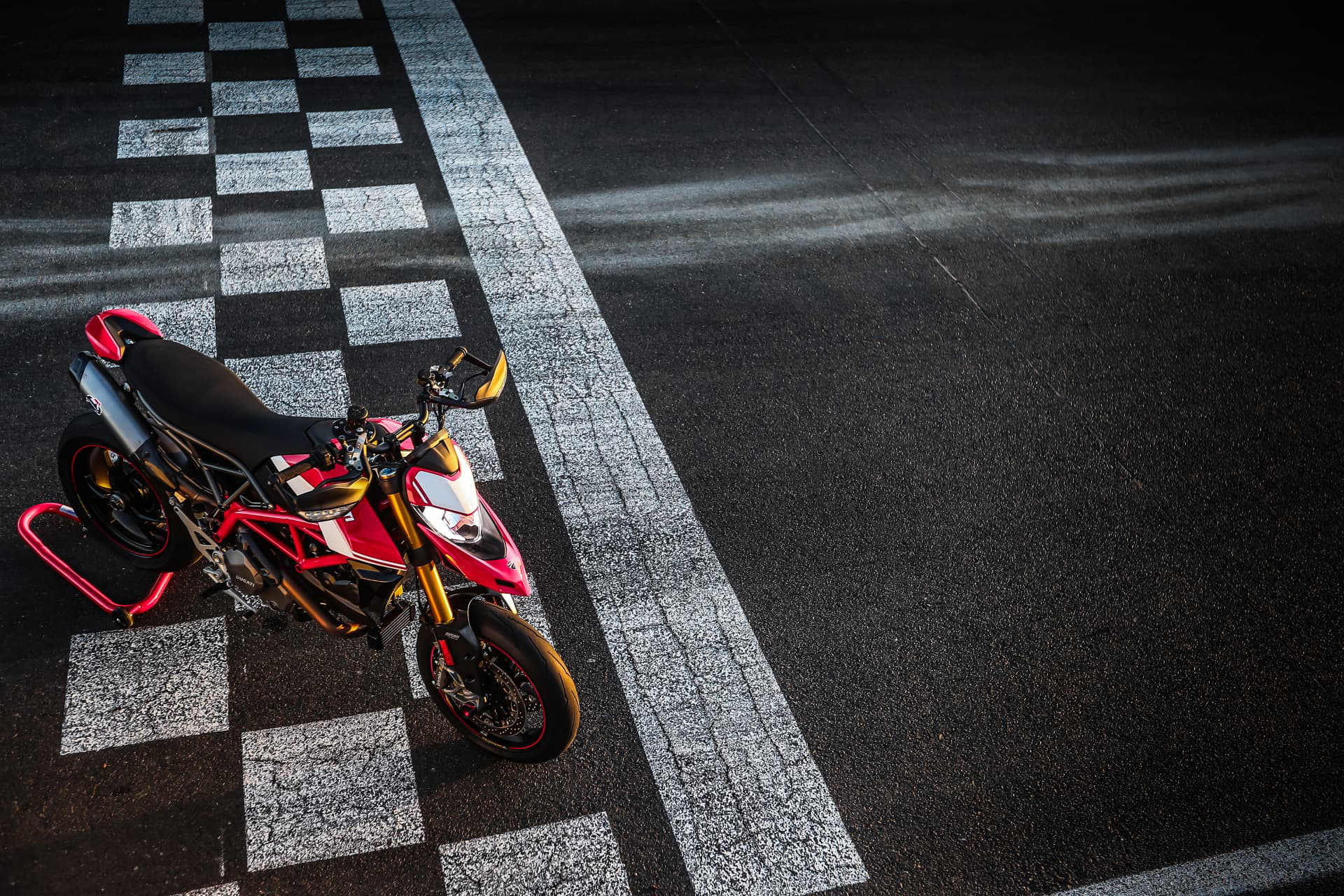 Ducati Hypermotard 950 Sp Static 02 Uc70303 Mid