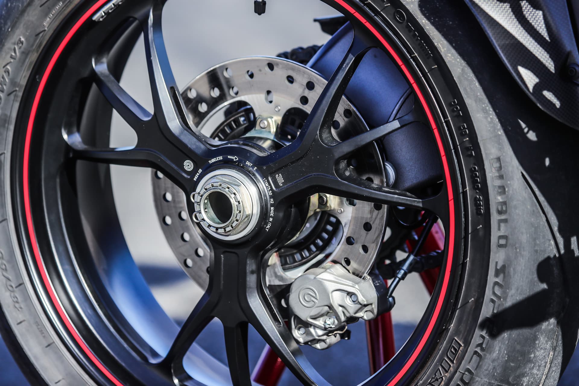 Ducati Hypermotard 950 Sp Static 24 Uc70323 Mid