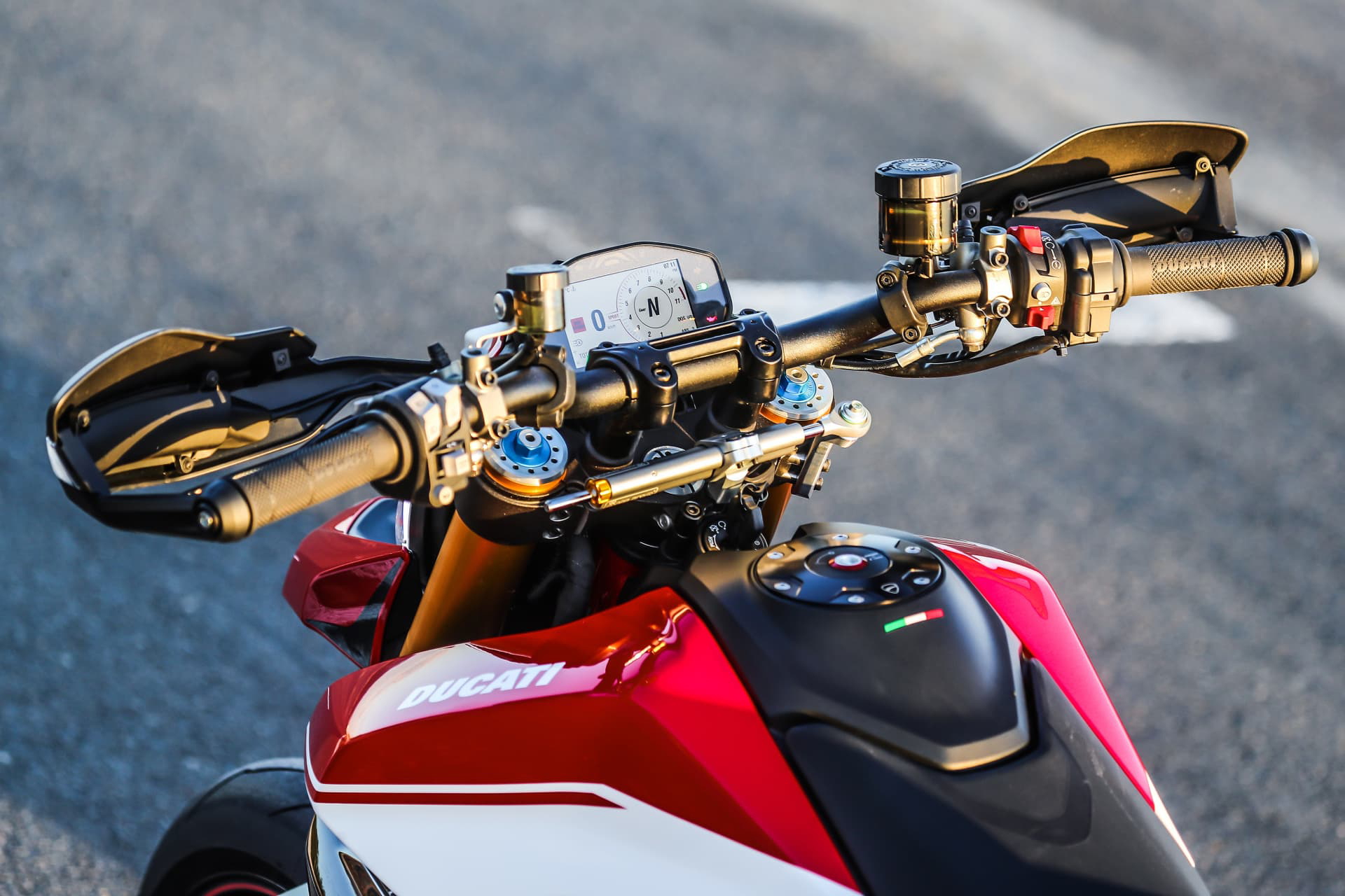 Ducati Hypermotard 950 Sp Static 38 Uc70297 Mid