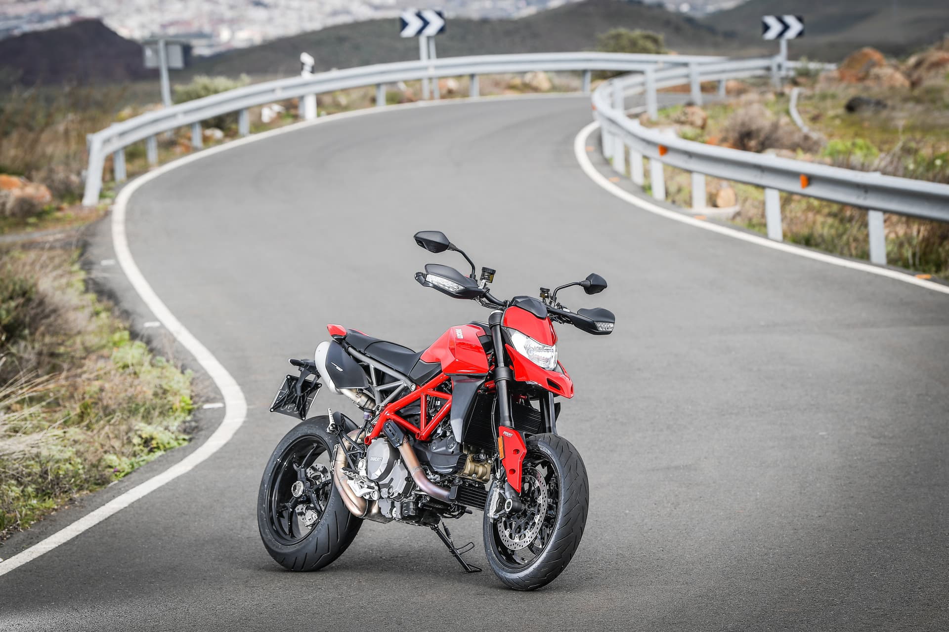 Ducati Hypermotard 950 Static 01 Uc70261 Mid