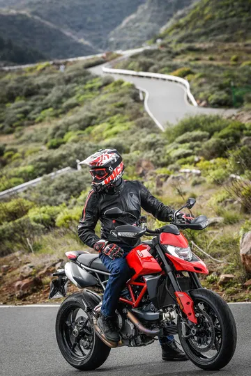 Ducati Hypermotard 950 Static 05 Uc70266 Mid
