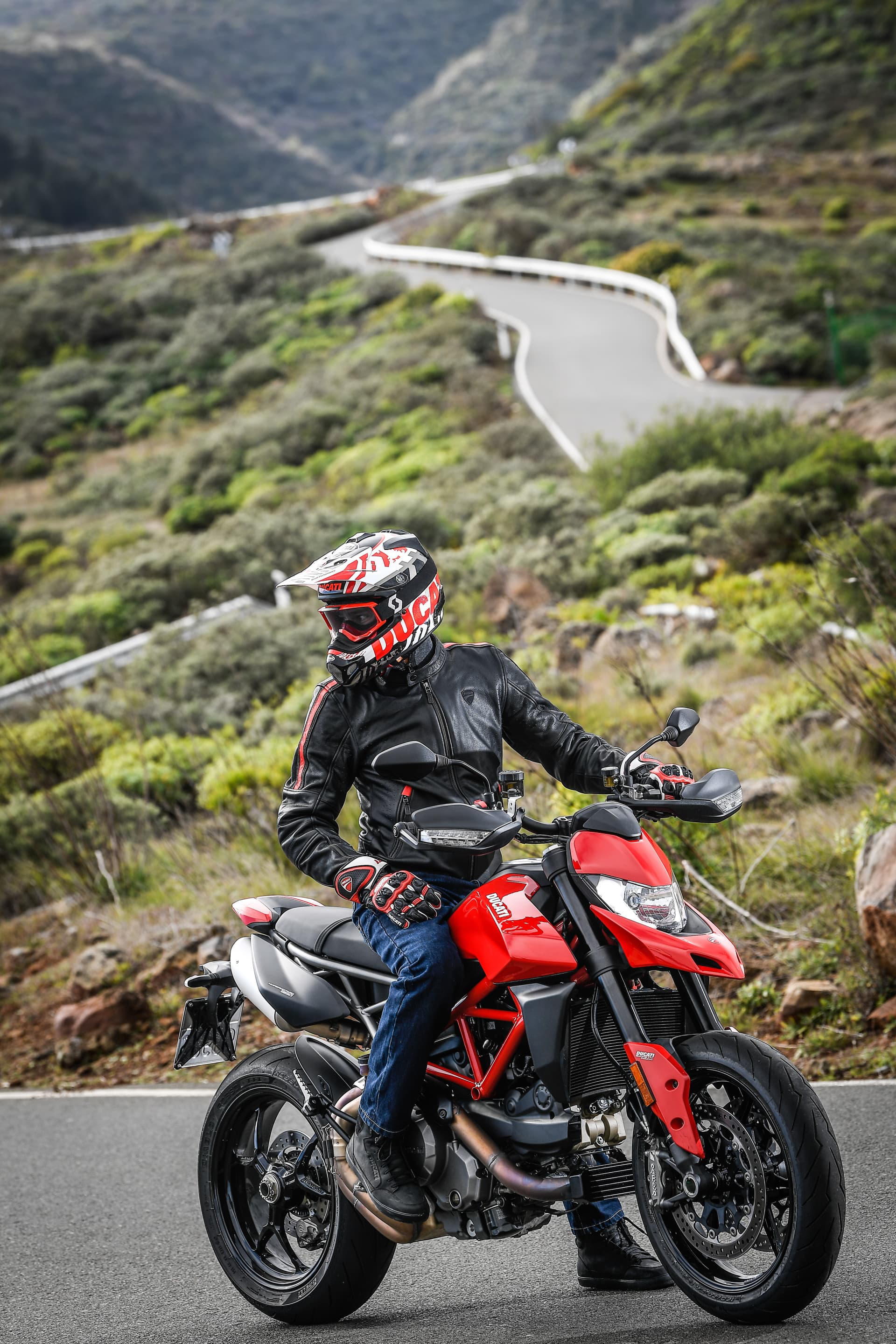 Ducati Hypermotard 950 Static 05 Uc70266 Mid