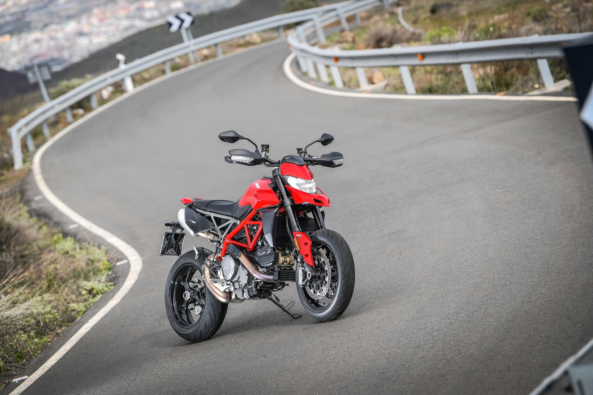 Ducati Hypermotard 950 Static 15 Uc70277 Mid