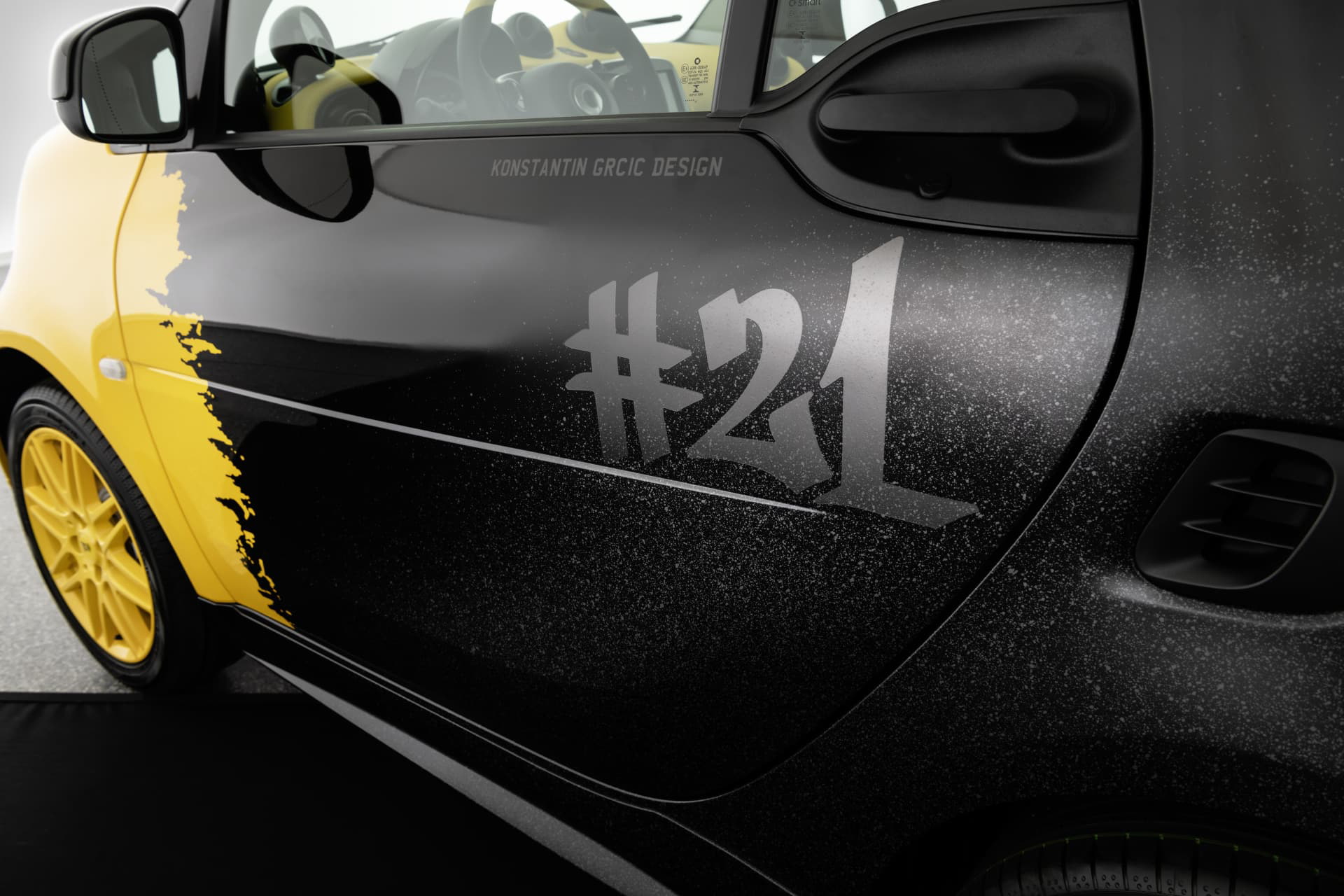 Smart Präsentiert Limitierte Sonderedition Der Letzten 21 Verbrenner: Die Letzten #21 Ihrer Art: Final Collector‘s Edition By Konstantin Grcic Smart Presents Limited Special Edition Of The Final 21 Combustion Engine Vehicles: The Final #21 Of Their Kin