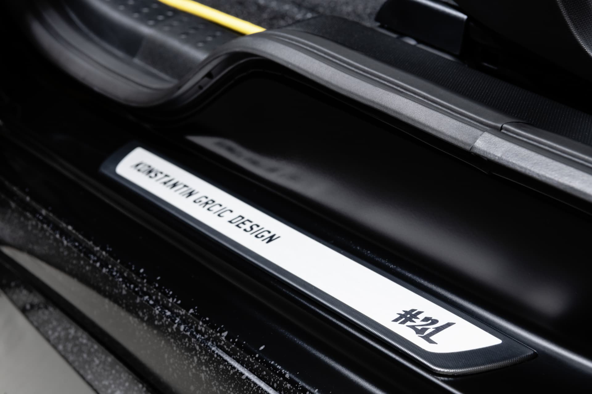 Smart Präsentiert Limitierte Sonderedition Der Letzten 21 Verbrenner: Die Letzten #21 Ihrer Art: Final Collector‘s Edition By Konstantin Grcic Smart Presents Limited Special Edition Of The Final 21 Combustion Engine Vehicles: The Final #21 Of Their Kin