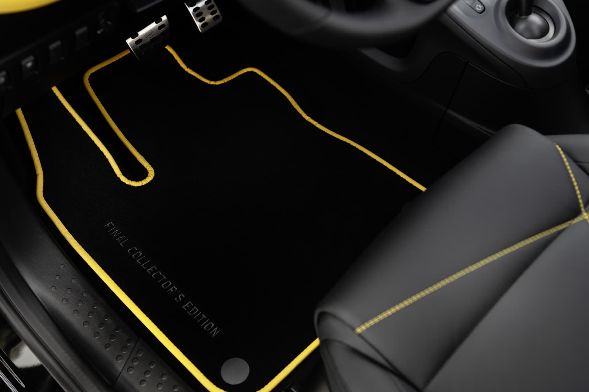 Smart Präsentiert Limitierte Sonderedition Der Letzten 21 Verbrenner: Die Letzten #21 Ihrer Art: Final Collector‘s Edition By Konstantin Grcic Smart Presents Limited Special Edition Of The Final 21 Combustion Engine Vehicles: The Final #21 Of Their Kin
