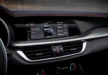 Pantalla digital instrumentación Alfa Romeo Stelvio, alta definición.