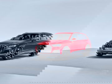 Vista lateral del Audi Q7 en color rojo, destacando su diseño y aerodinámica.