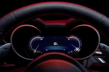 Cuadro de instrumentos del Stelvio con iluminación nocturna