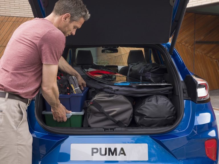 Agarrar Abrumador Terrible En vídeo: así es el revolucionario maletero del Ford Puma