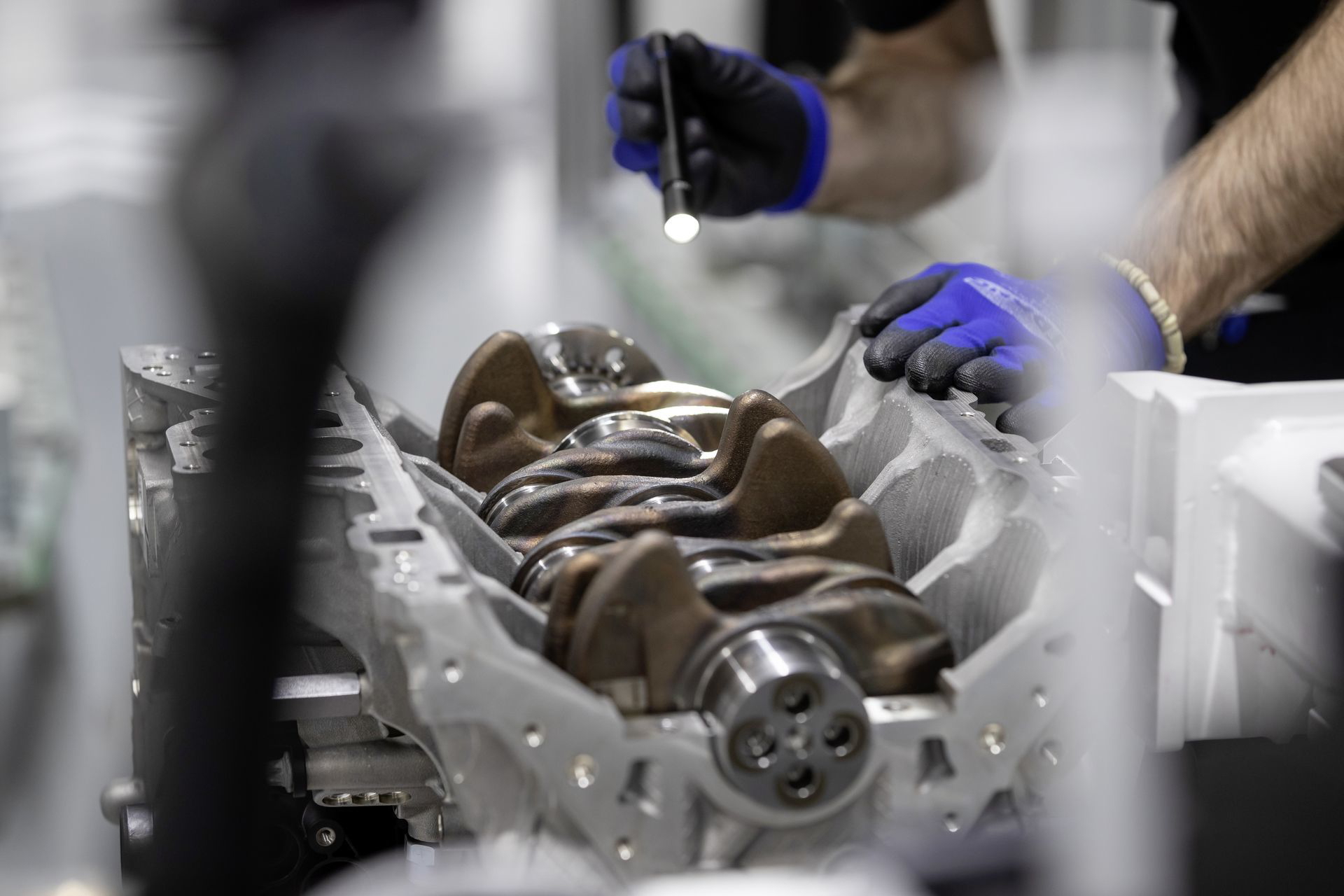 Neuer Mercedes Amg Vierzylinder Turbomotor Aus Hochmoderner Fertigung: Der Stärkste Serien Vierzylinder Der Welt, Made In Affalterbach New Mercedes Amg Four Cylinder Turbo Engine From Ultra Modern Production: The World's Most Powerful Four Cylinder Engin