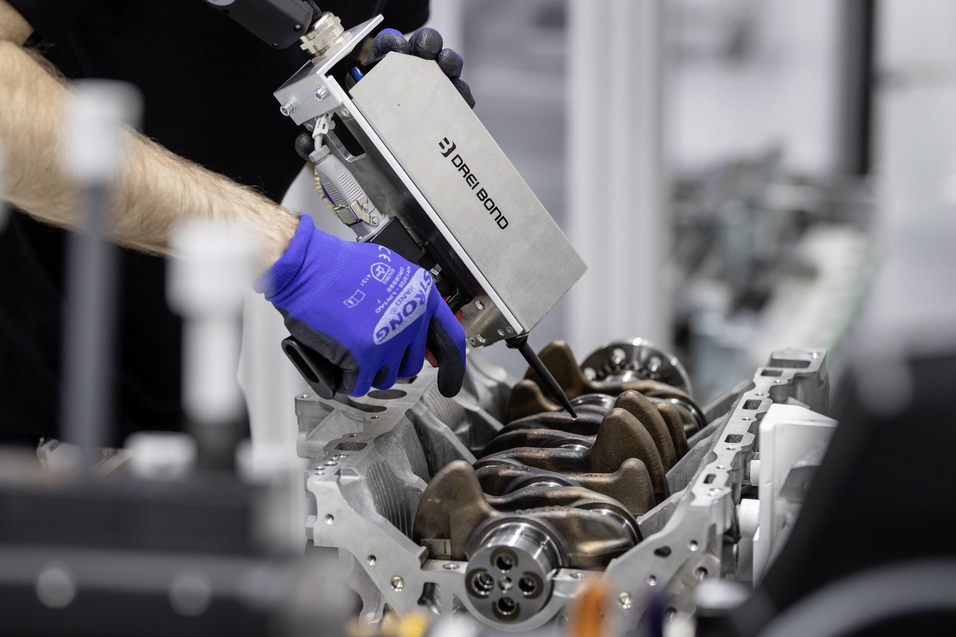 Neuer Mercedes Amg Vierzylinder Turbomotor Aus Hochmoderner Fertigung: Der Stärkste Serien Vierzylinder Der Welt, Made In Affalterbach New Mercedes Amg Four Cylinder Turbo Engine From Ultra Modern Production: The World's Most Powerful Four Cylinder Engin