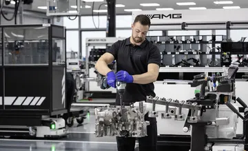 Neuer Mercedes Amg Vierzylinder Turbomotor Aus Hochmoderner Fertigung: Der Stärkste Serien Vierzylinder Der Welt, Made In Affalterbach New Mercedes Amg Four Cylinder Turbo Engine From Ultra Modern Production: The World's Most Powerful Four Cylinder Engin